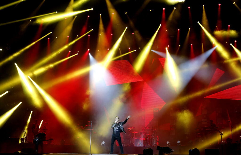 Maroon 5, 2017